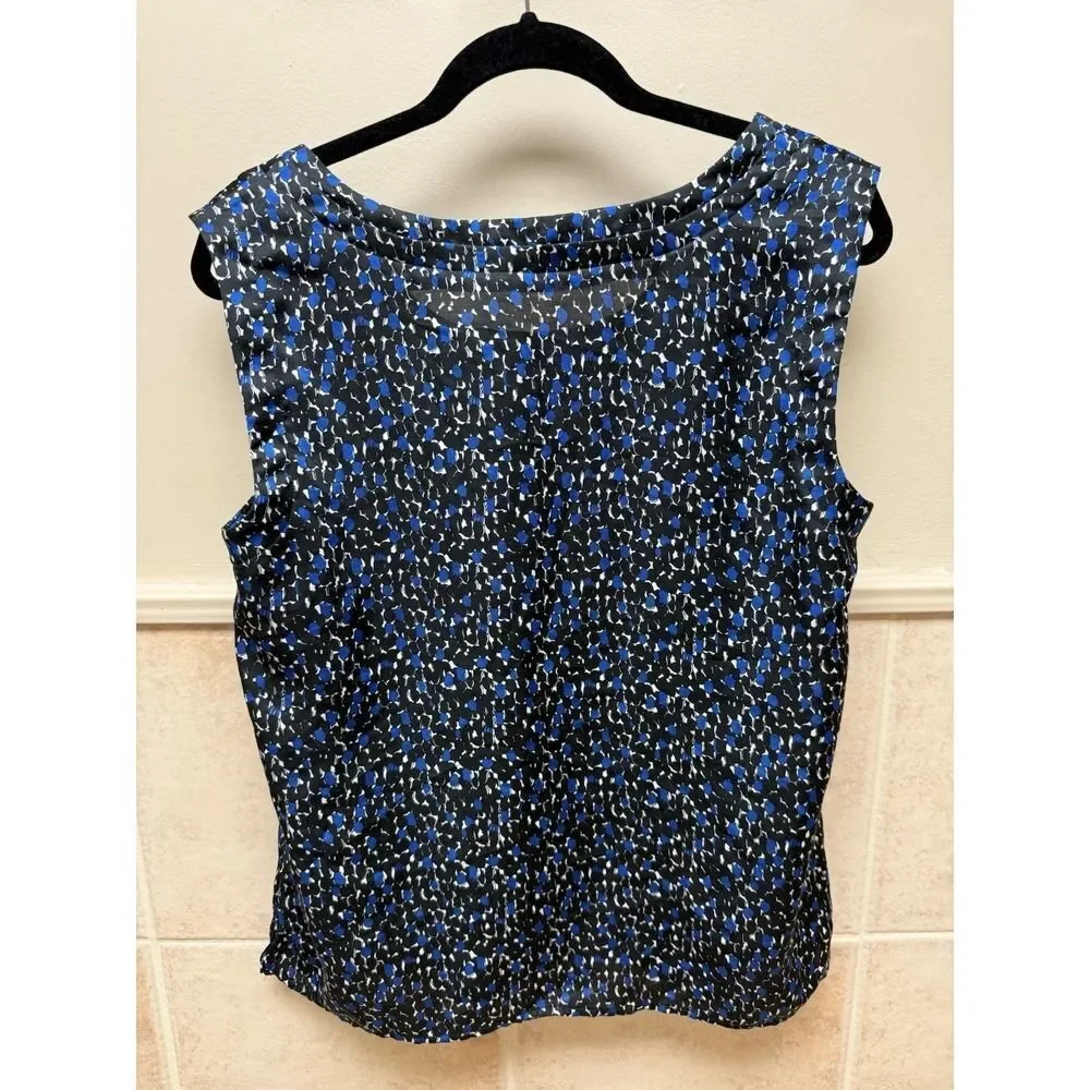 Talbots black blue and white abstract‎ print pleated top. Womens. Sz M